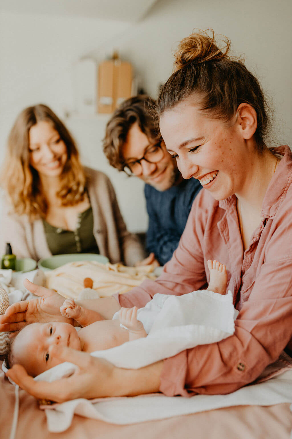 Wochenbettbesuch mit Familie